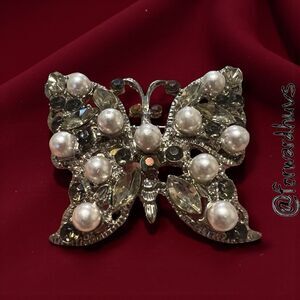 Vintage Butterfly Brooch – Silver Filigree – Faux Pearls & Rhinestones